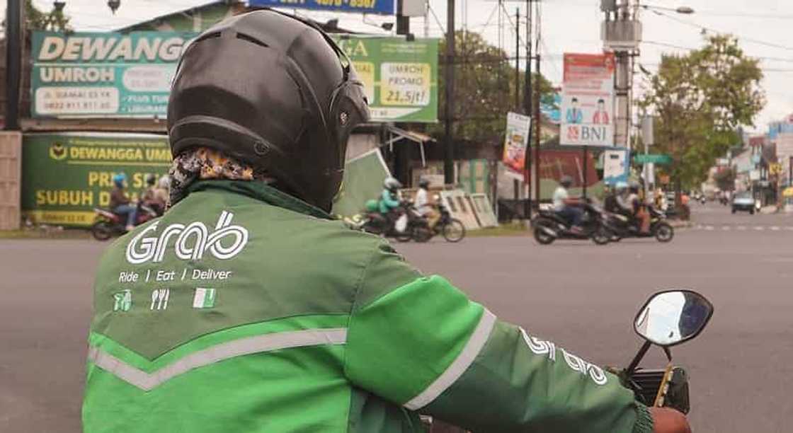Grab rider na kinabahan sa "buntis po ako" na text ng customer, kinagiliwan Grab rider na kinabahan sa "buntis po ako" na text ng customer, kinagiliwan