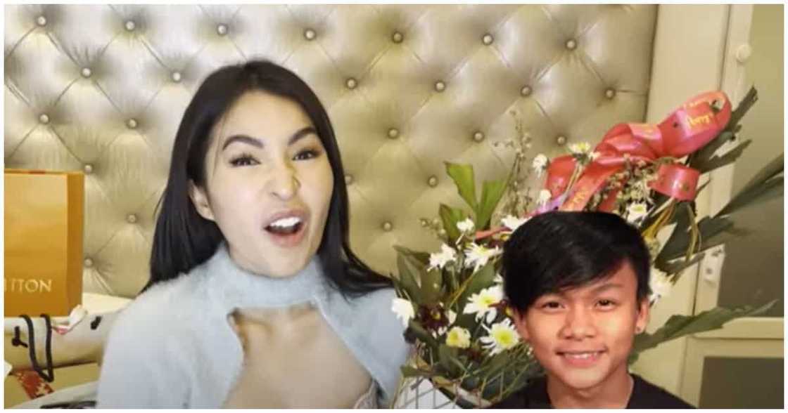Jelai Andres, bulaklak ng patay ang natanggap na birthday gift mula kay Buboy Villar Jelai Andres, bulaklak ng patay ang natanggap na birthday gift mula kay Buboy Villar