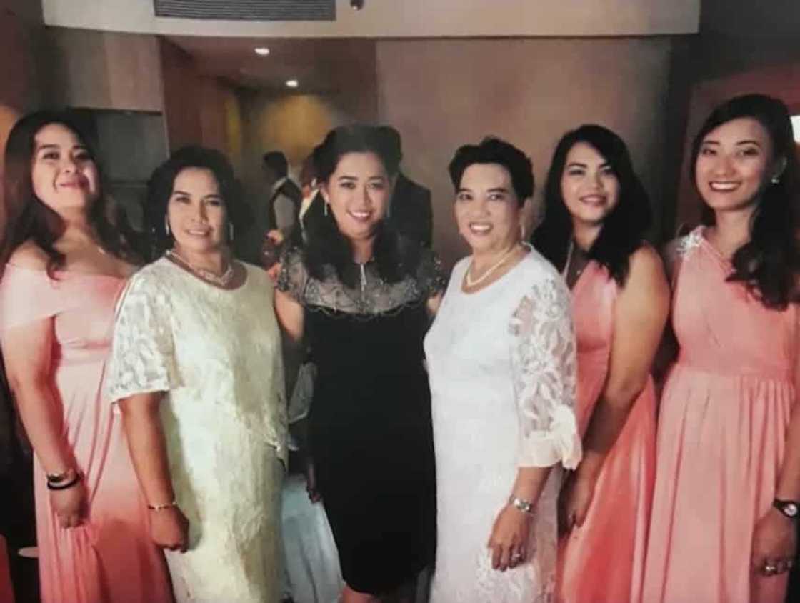 Nanay, napahagulgol sa iyak dahil sa labis na kahihiyan sa kasal ng anak Nanay, napahagulgol sa iyak dahil sa labis na kahihiyan sa kasal ng anak