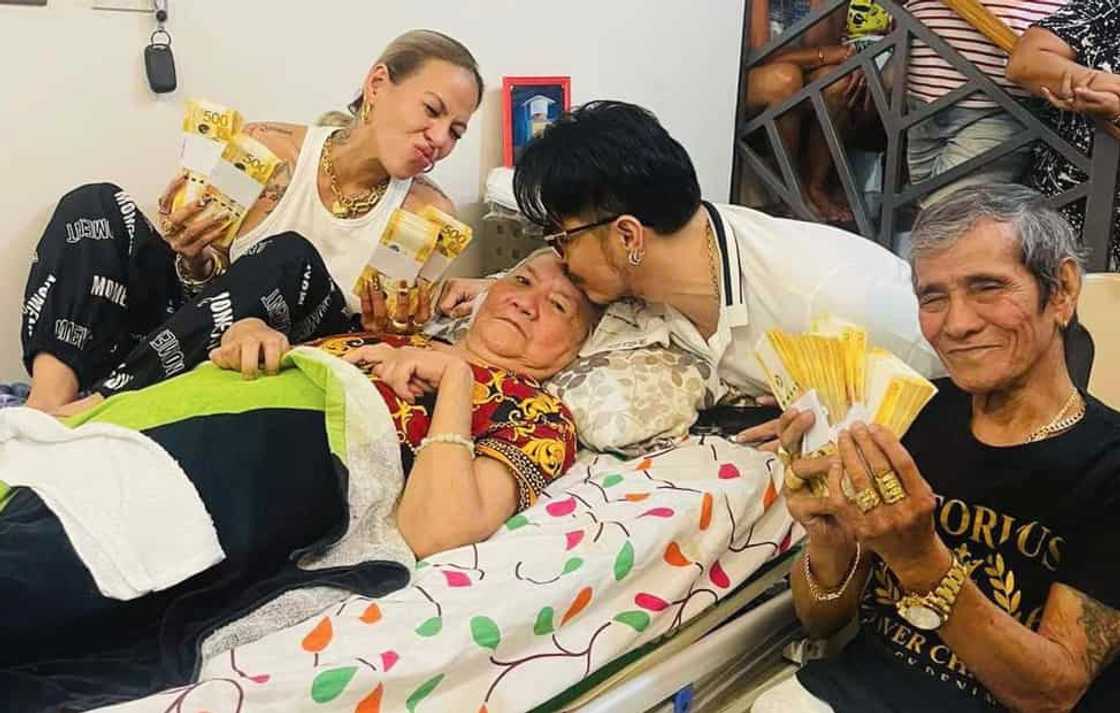 Madam Inutz, pinasalamatan si Wilbert Tolentino sa binigay na pamasko sa kanila Madam Inutz, pinasalamatan si Wilbert Tolentino sa binigay na pamasko sa kanila