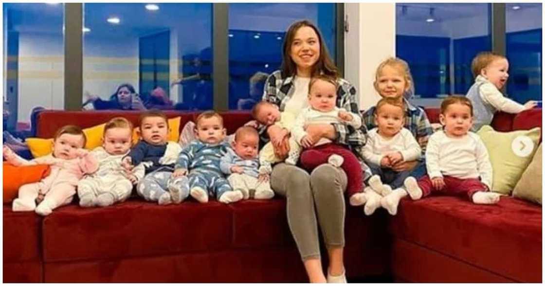 Matindi to! 23-anyos na babae, nag-aalaga ng 11 anak nang sabay-sabay Matindi to! 23-anyos na babae, nag-aalaga ng 11 anak nang sabay-sabay