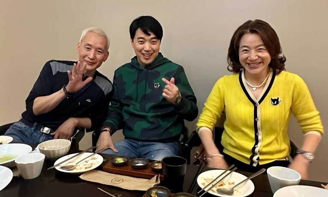 Ryan Bang, masayang natupad ang dasal na makasama niya ang mga magulang Ryan Bang, masayang natupad ang dasal na makasama niya ang mga magulang