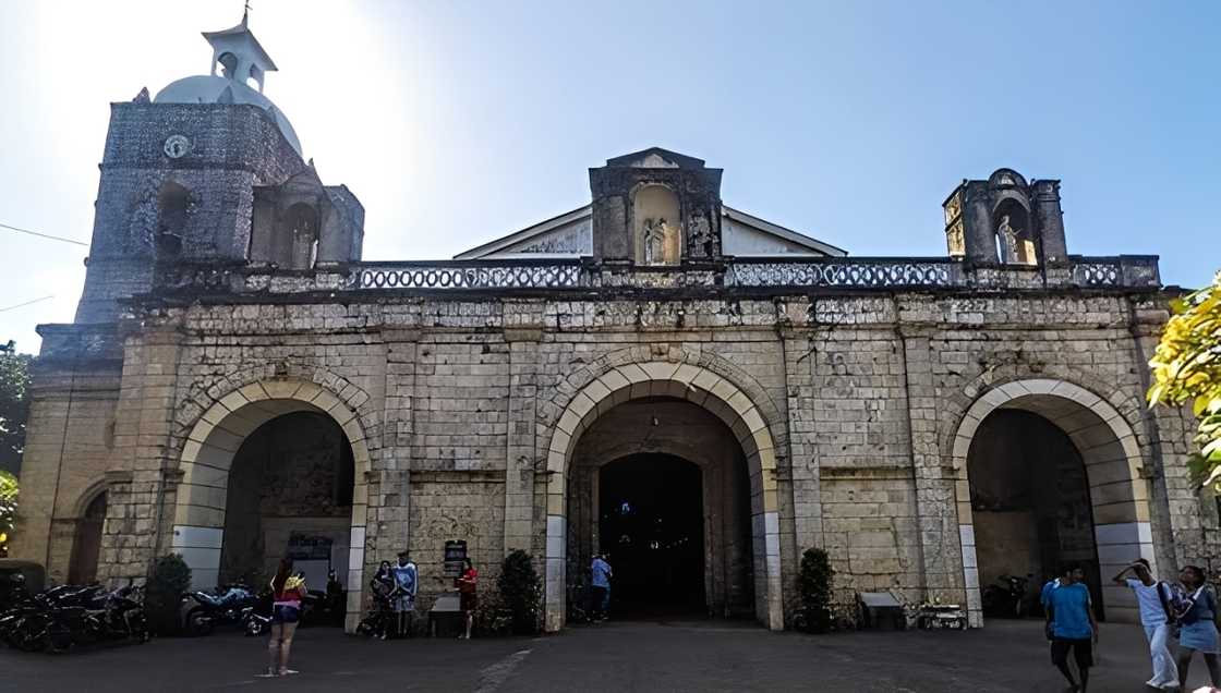 Simbahan, pansamantalang isinara matapos umanong duraan ng vlogger ang holy water font Simbahan, pansamantalang isinara matapos umanong duraan ng vlogger ang holy water font