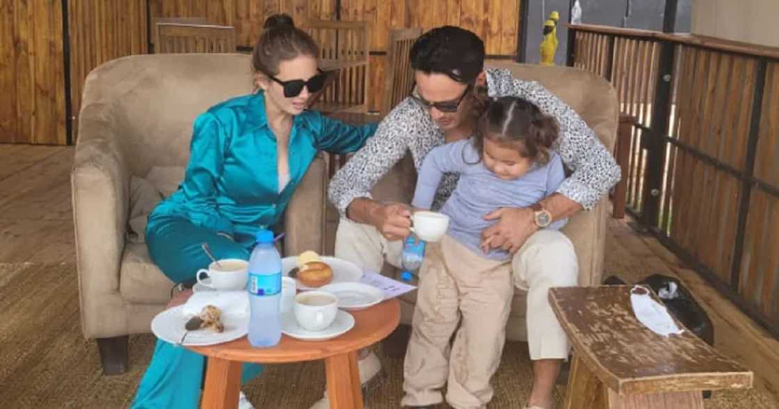 Elias Modesto, nag- blooper sa restaurant sa Africa kasama si Ellen, Derek Elias Modesto, nag- blooper sa restaurant sa Africa kasama si Ellen, Derek