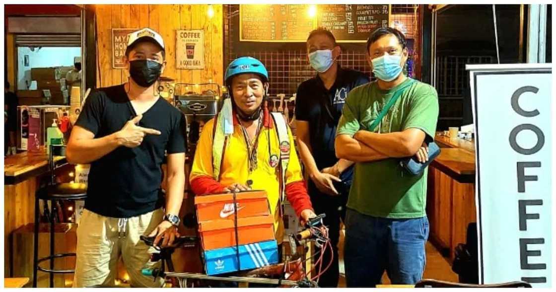 Street sweeper na 2 oras pumila ngunit di nakabili ng sapatos, nabigyan ng 3 pares Street sweeper na 2 oras pumila ngunit di nakabili ng sapatos, nabigyan ng 3 pares