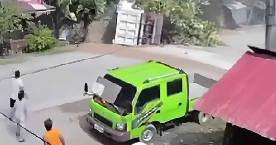 Trahedya sa Zamboanga: Dump truck, sumalpok sa puno; driver at pahinante, patay Trahedya sa Zamboanga: Dump truck, sumalpok sa puno; driver at pahinante, patay