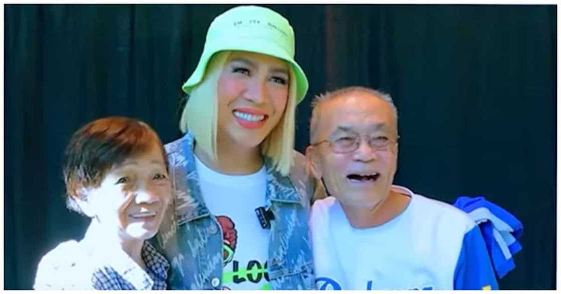 Vice Ganda, labis na napasaya ang nagpakilalang number one fan sa Amerika Vice Ganda, labis na napasaya ang nagpakilalang number one fan sa Amerika