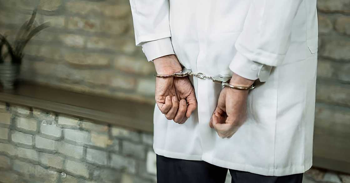 Tatlong Vietnamese national, arestado dahil sa umano'y panggagamot ng walang lisensya Tatlong Vietnamese national, arestado dahil sa umano'y panggagamot ng walang lisensya