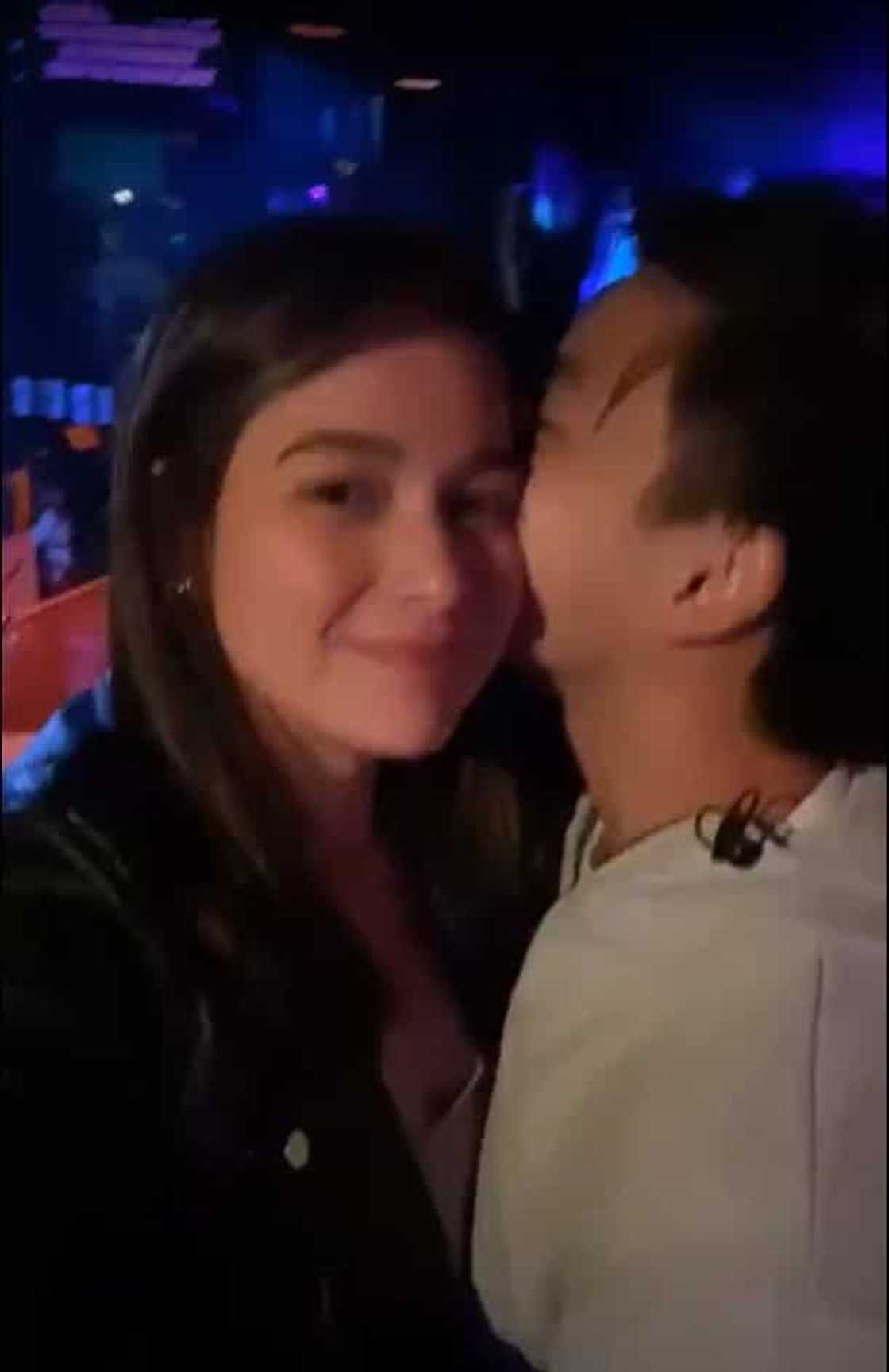 Bea Alonzo, tumanggap ng matamis na halik mula kay Dominique Roque Bea Alonzo, tumanggap ng matamis na halik mula kay Dominique Roque