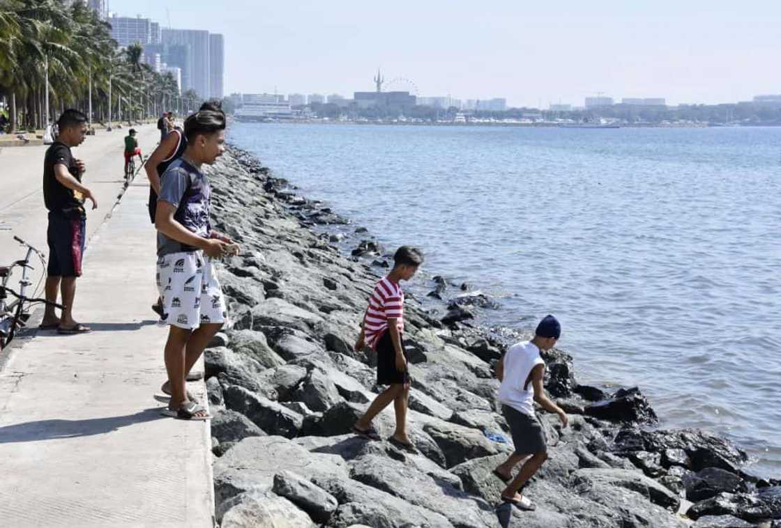 Mala-Boracay! Manila Bay trends online as DENR puts white sand along Baywalk Mala-Boracay! Manila Bay trends online as DENR puts white sand along Baywalk