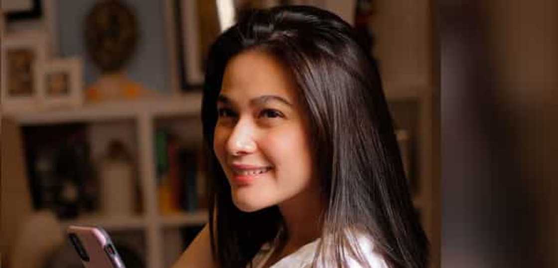 Lolit Solis, inihayag na hindi maaagawan ng korona ni Bea Alonzo si Marian Rivera bilang Kapuso Queen Lolit Solis, inihayag na hindi maaagawan ng korona ni Bea Alonzo si Marian Rivera bilang Kapuso Queen