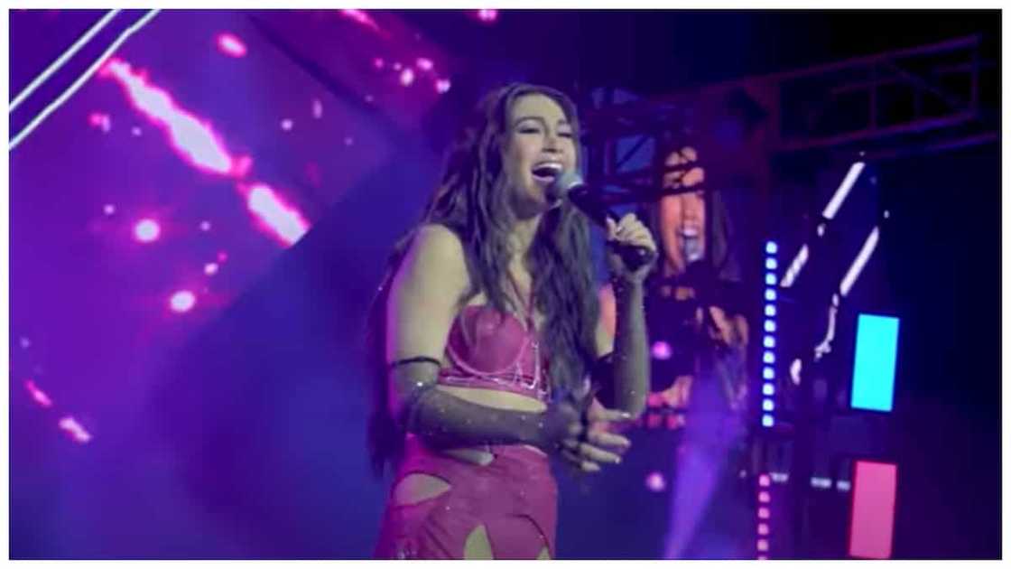 Zeinab Harake, inulan ng papuri sa first Araneta performance niya sa "Pinakamakinang concert" Zeinab Harake, inulan ng papuri sa first Araneta performance niya sa "Pinakamakinang concert"