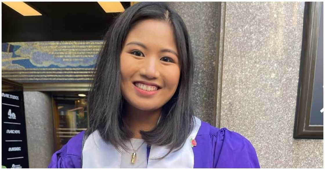 Jillian Robredo, ibinahagi ang litrato ni VP Leni na hinahawakan pendant na may abo ni Sec. Jesse Jillian Robredo, ibinahagi ang litrato ni VP Leni na hinahawakan pendant na may abo ni Sec. Jesse
