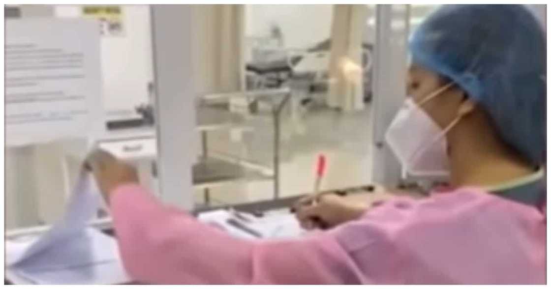 Nurse na COVID survivor, patuloy sa serbisyo kahit namatayan ng ama at lola dahil din sa COVID-19 Nurse na COVID survivor, patuloy sa serbisyo kahit namatayan ng ama at lola dahil din sa COVID-19