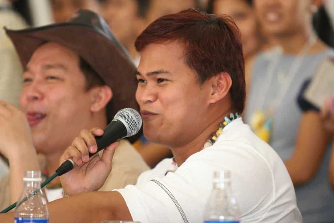Ogie Diaz, inaming na-in love kay Romnick Sarmenta at Michael Locsin noon Ogie Diaz, inaming na-in love kay Romnick Sarmenta at Michael Locsin noon