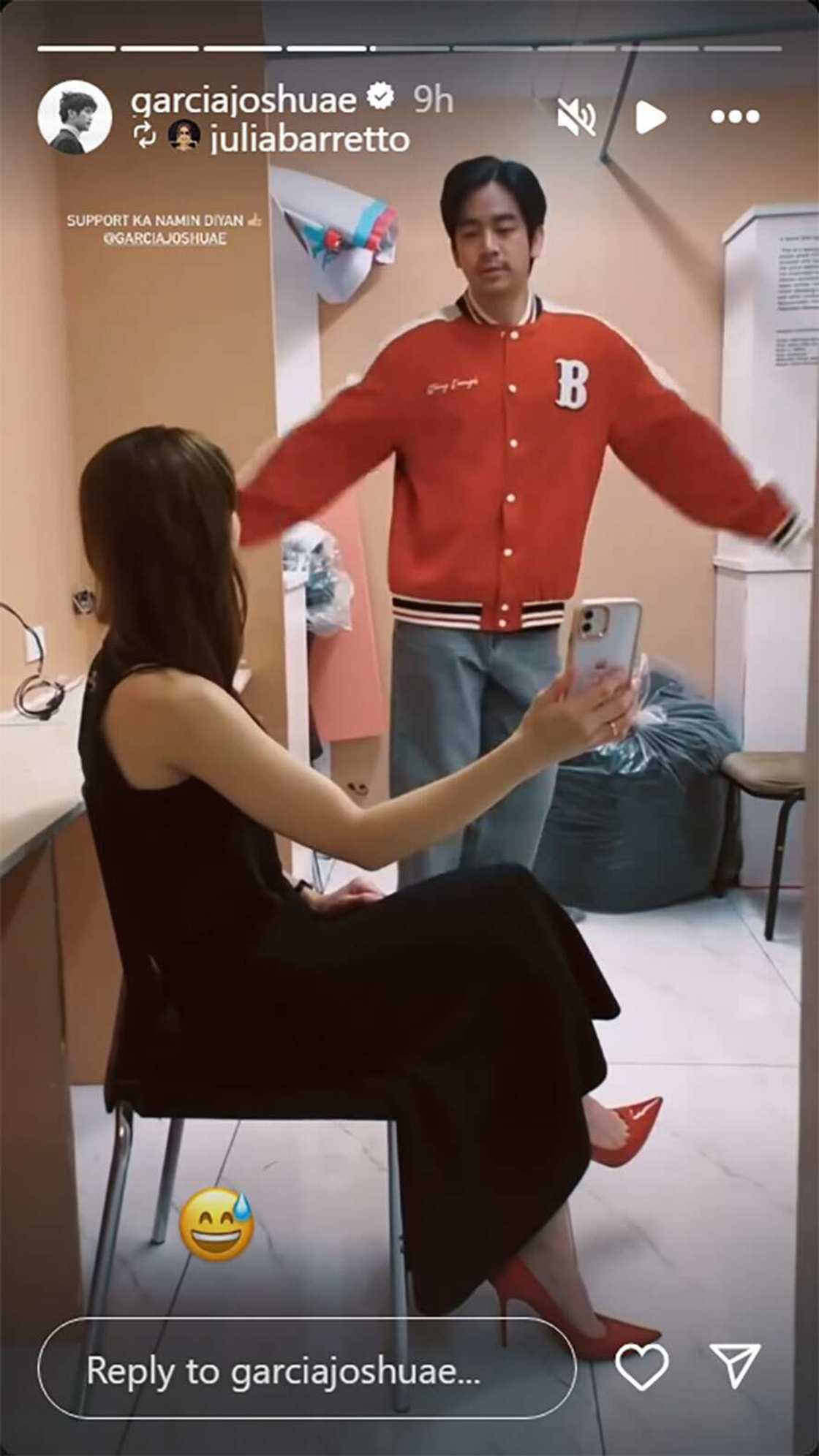 Joshua Garcia, ipinakita makulit na "Salamin Salamin" dance moves kay Julia Barretto Joshua Garcia, ipinakita makulit na "Salamin Salamin" dance moves kay Julia Barretto