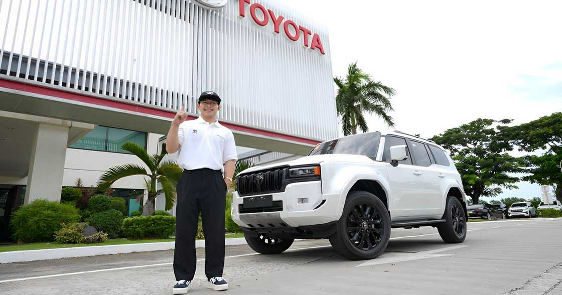Carlos Yulo, natanggap na ngayong araw ang bongga at bagong luxury SUV mula Toyota Carlos Yulo, natanggap na ngayong araw ang bongga at bagong luxury SUV mula Toyota
