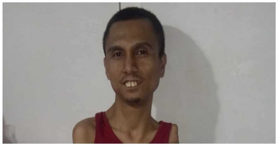 Artist, hinangaan dahil sa husay nito sa pagguhit gamit ang paa Artist, hinangaan dahil sa husay nito sa pagguhit gamit ang paa