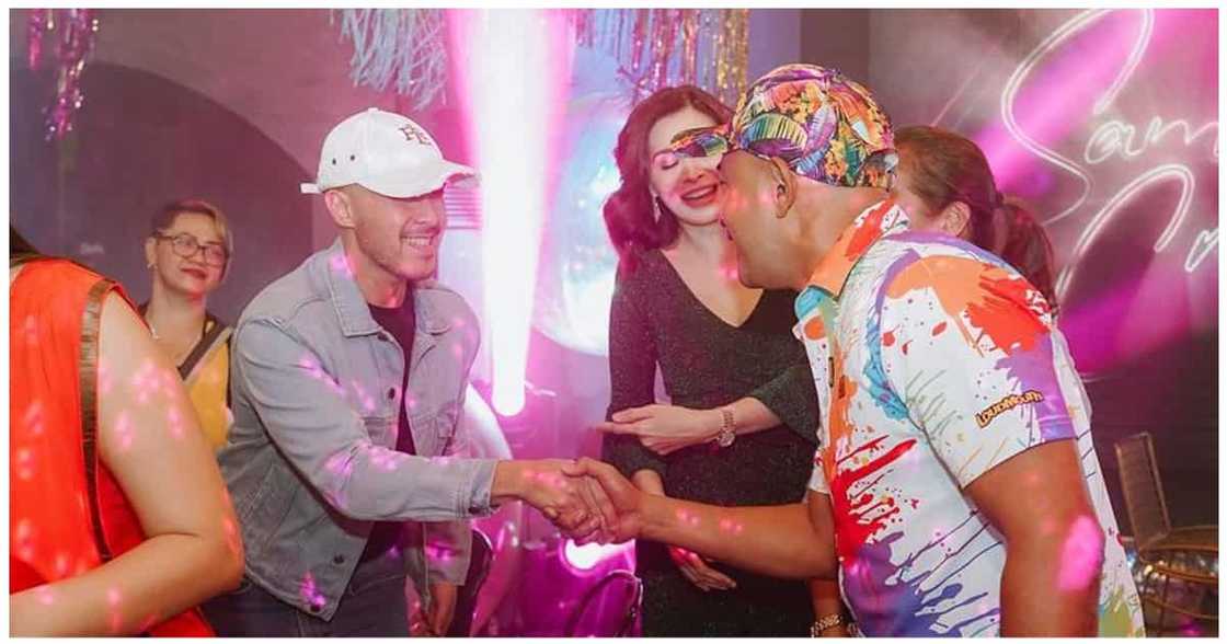 Sunshine Cruz, binahagi ang picture ng pakikipagkamay ni Macky Mathay kay Cesar Montan Sunshine Cruz, binahagi ang picture ng pakikipagkamay ni Macky Mathay kay Cesar Montan