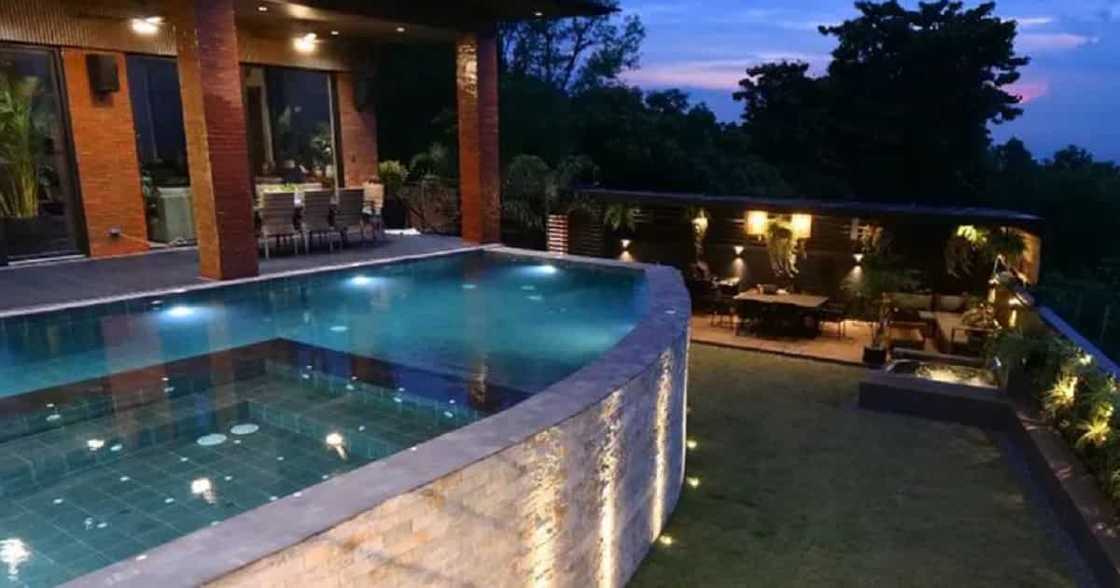 Doug Kramer, lalo pang pinaganda ang bahay: “improved outdoor, indoor” (@dougkramer) Doug Kramer, lalo pang pinaganda ang bahay: “improved outdoor, indoor” (@dougkramer)