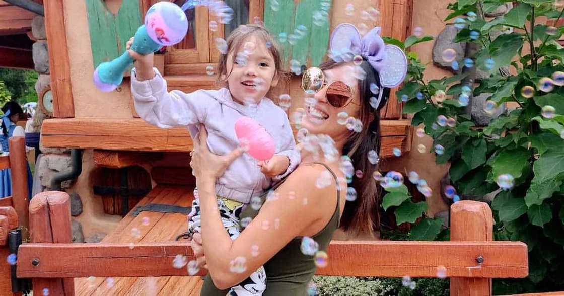 Solenn Heussaff, pabirong sinabi na napagod siya dahil ayaw matulog ng kanyang baby: “I am exhausted” Solenn Heussaff, pabirong sinabi na napagod siya dahil ayaw matulog ng kanyang baby: “I am exhausted”