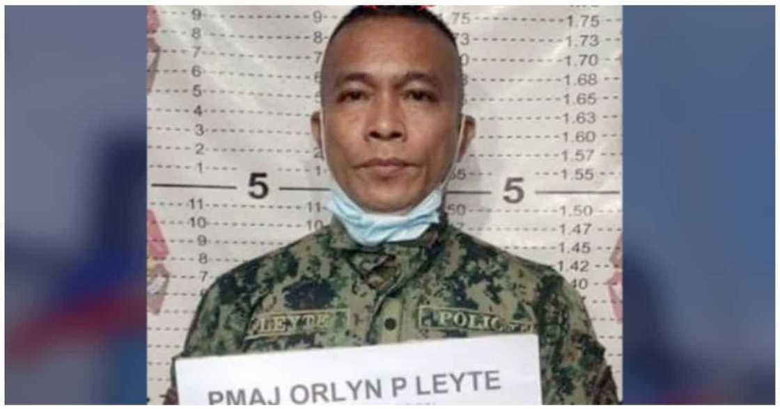 Pulis na napangaralan sa pagtulong sa buntis, arestado sa kasong robbery at extortion Pulis na napangaralan sa pagtulong sa buntis, arestado sa kasong robbery at extortion