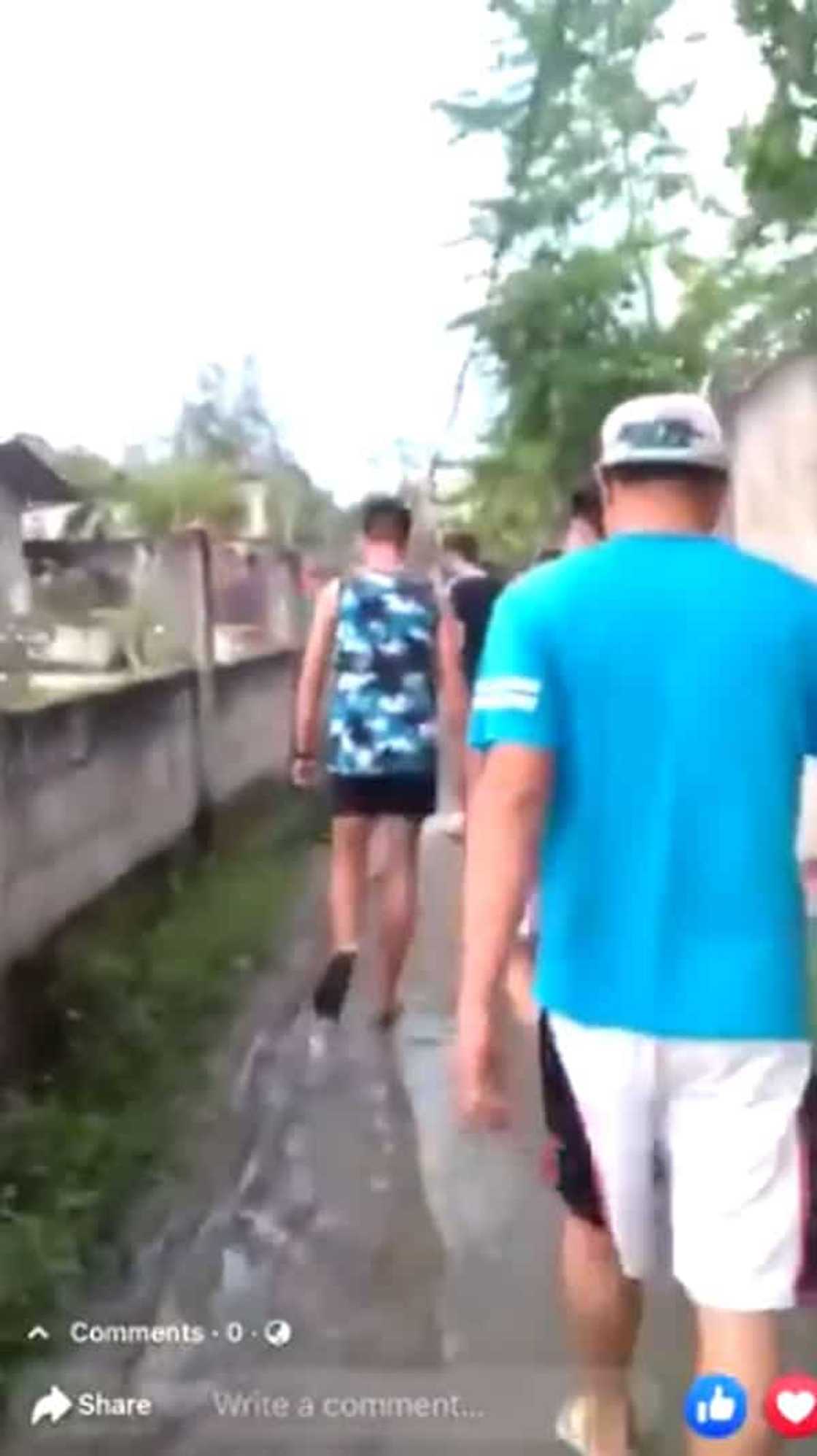 Kinuyog! Video of men attacking home of Jonel Nuezca after shooting Gregorio surfaces Kinuyog! Video of men attacking home of Jonel Nuezca after shooting Gregorio surfaces