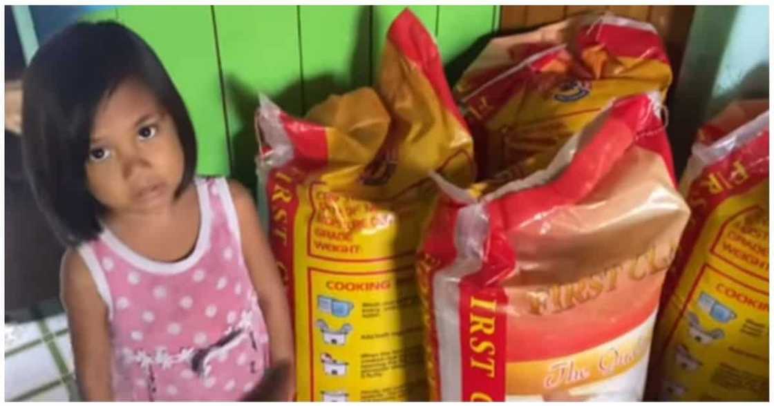 8-anyos na nangutang sa tindahan para sa inang may sakit, natulungan ng isang vlogger 8-anyos na nangutang sa tindahan para sa inang may sakit, natulungan ng isang vlogger