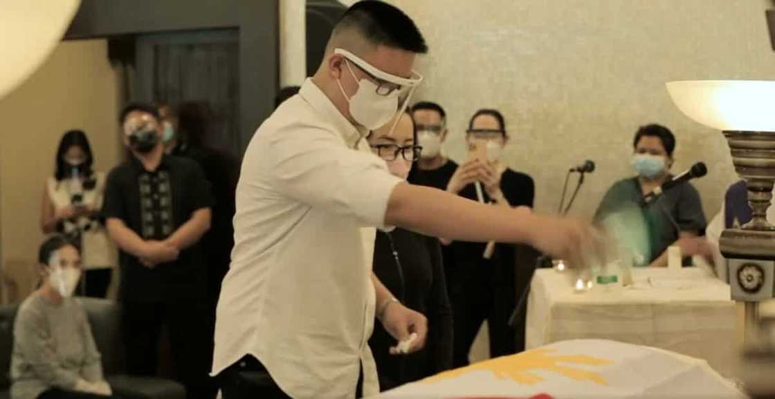 Kris Aquino shows Josh & Bimby’s emotional moments at PNoy’s wake Kris Aquino shows Josh & Bimby’s emotional moments at PNoy’s wake