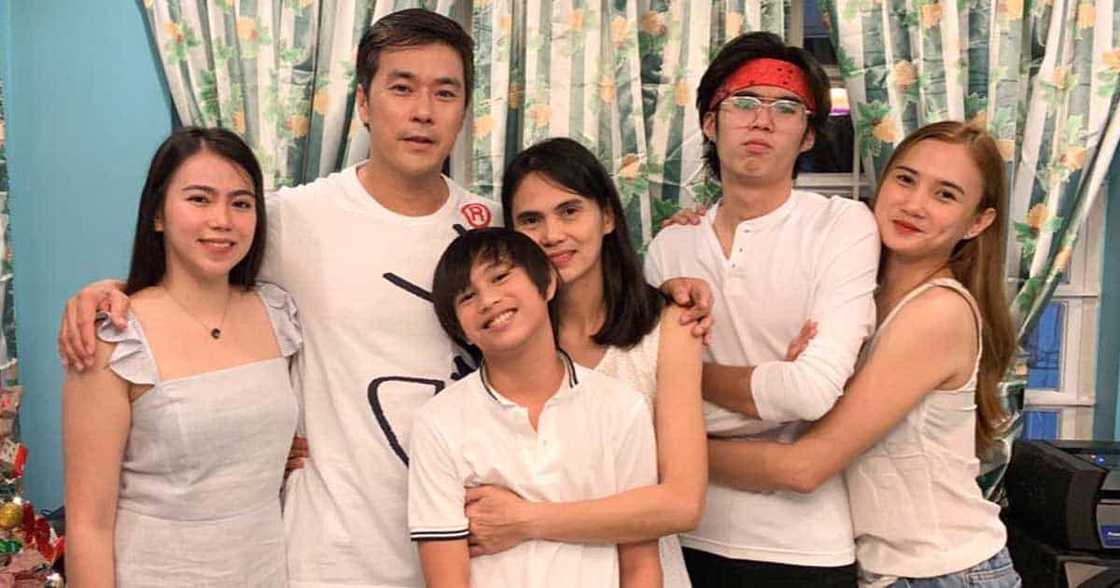 Jeric Raval has 18 children, only four with his legal wife, Holiday Buensuceso Jeric Raval has 18 children, only four with his legal wife, Holiday Buensuceso
