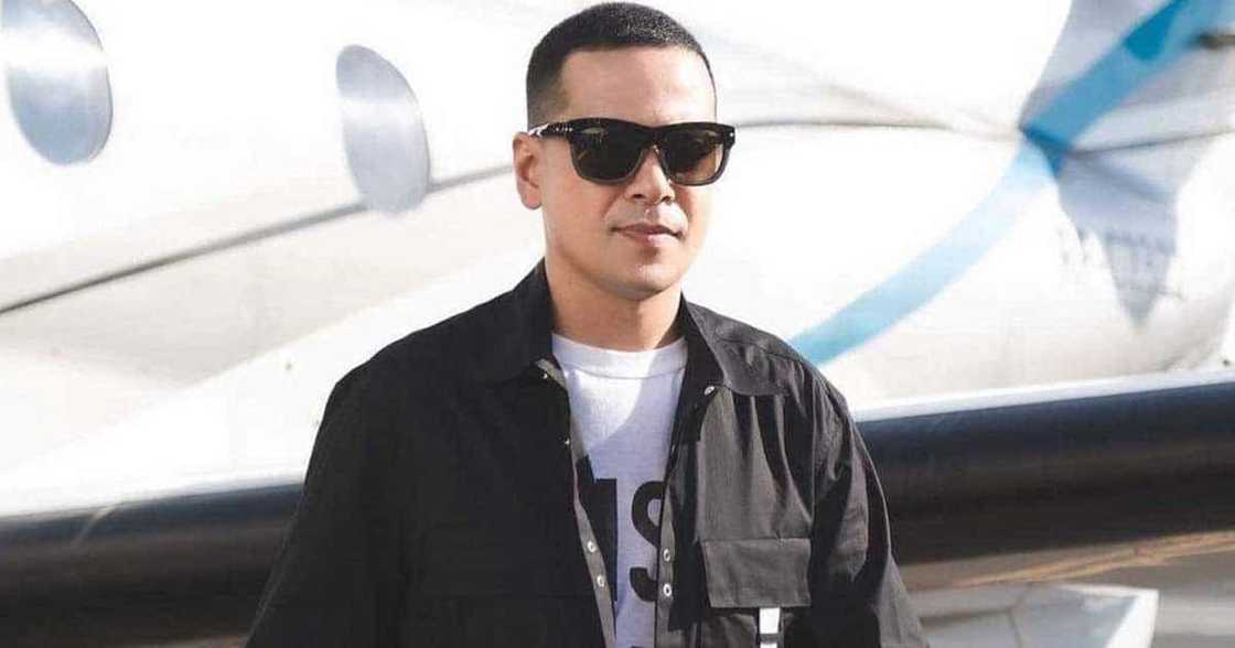 John Lloyd Cruz, nakitang kasama ang rumored GF na si Isabel Santos sa Crown Artist Management Christmas Party John Lloyd Cruz, nakitang kasama ang rumored GF na si Isabel Santos sa Crown Artist Management Christmas Party