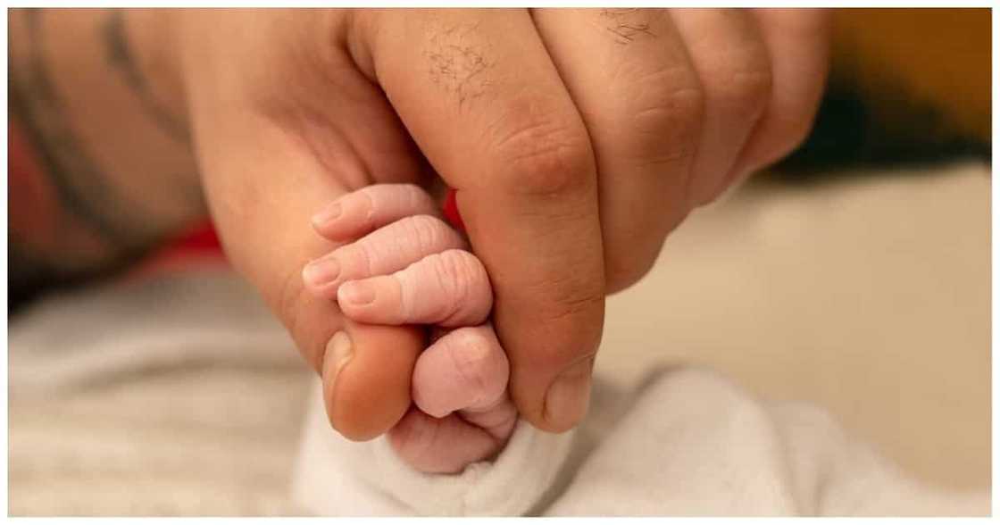 Anak ng mag-asawang Pinoy sa Dubai na may COVID-19, agad na pumanaw Anak ng mag-asawang Pinoy sa Dubai na may COVID-19, agad na pumanaw
