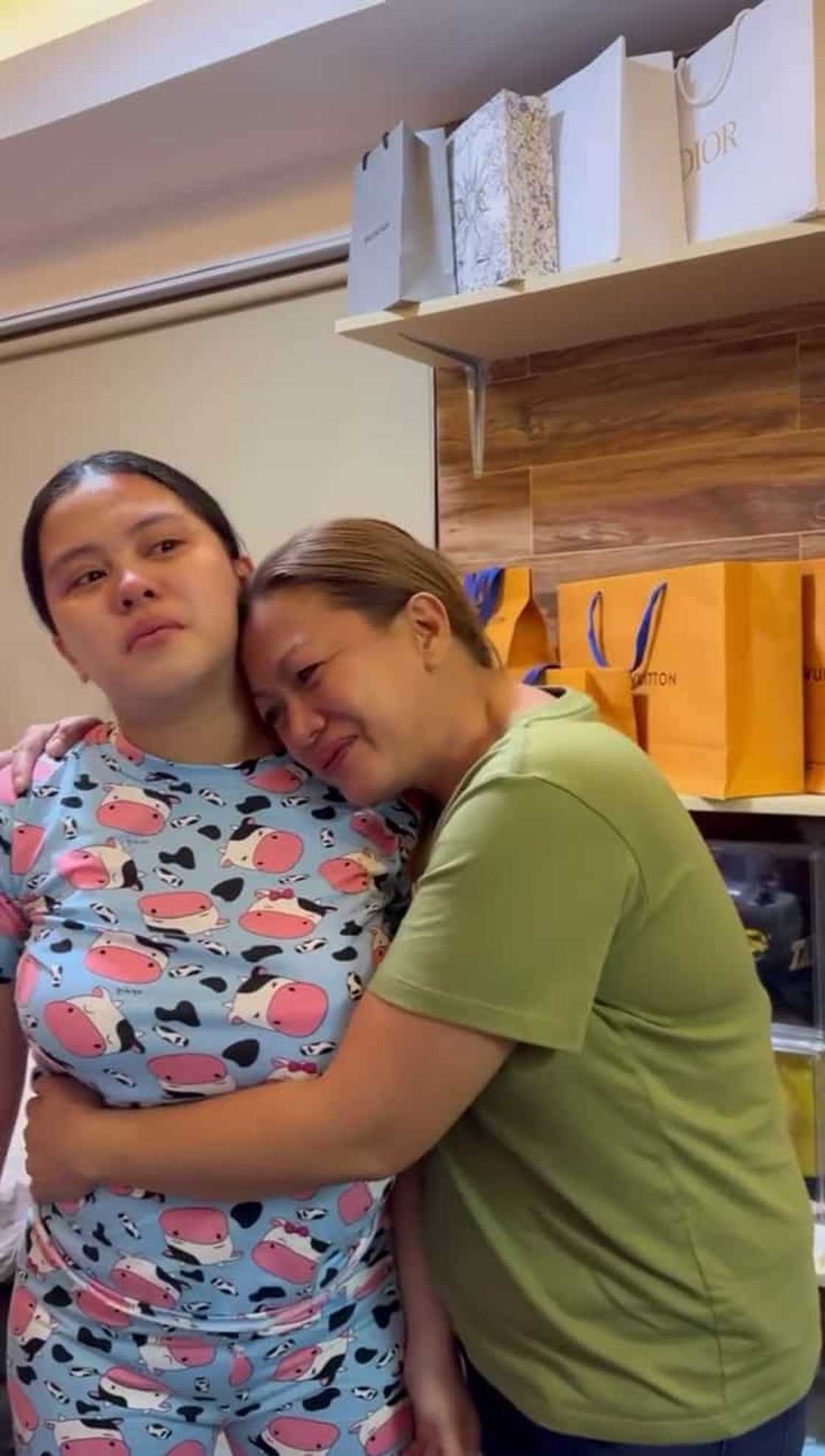 Antonette Gail, emosyunal sa pagbabati nila ng ina; Mommy Dolly, nagpadala lang sa iba kaya nagalit sa anak Antonette Gail, emosyunal sa pagbabati nila ng ina; Mommy Dolly, nagpadala lang sa iba kaya nagalit sa anak