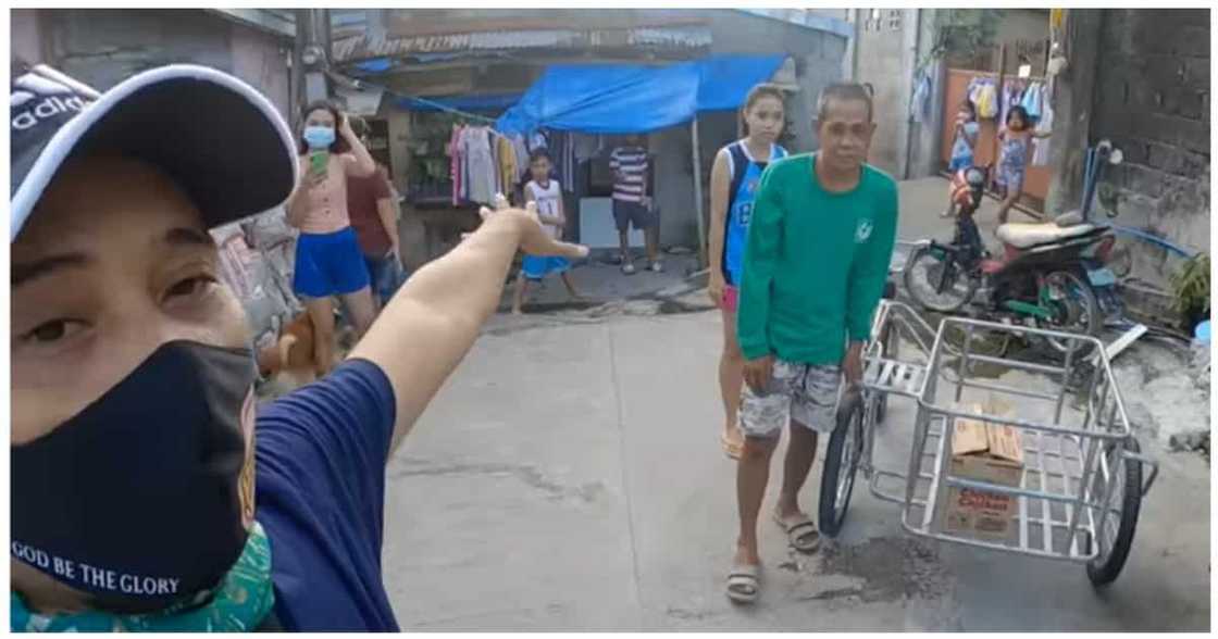 Lalaking napa-upo sa sobrang gutom, nabiyayaan ng pedicab mula pa rin sa vlogger Lalaking napa-upo sa sobrang gutom, nabiyayaan ng pedicab mula pa rin sa vlogger