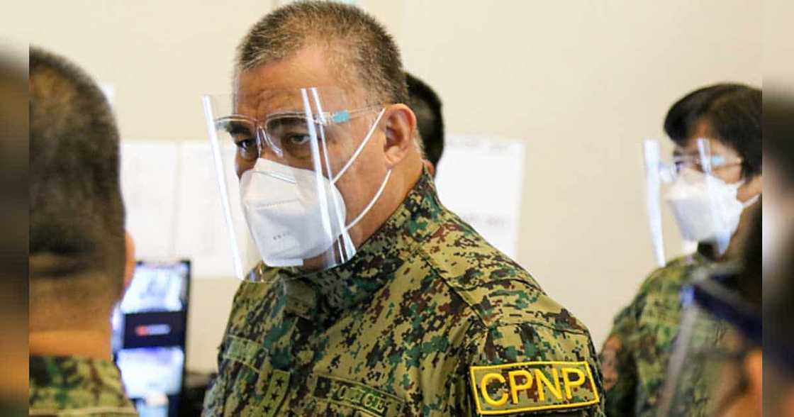 Mon Tulfo, ibinunyag na nabakunahan na raw si Gen. Debold Sinas: “Magkasama kami last year” Mon Tulfo, ibinunyag na nabakunahan na raw si Gen. Debold Sinas: “Magkasama kami last year”