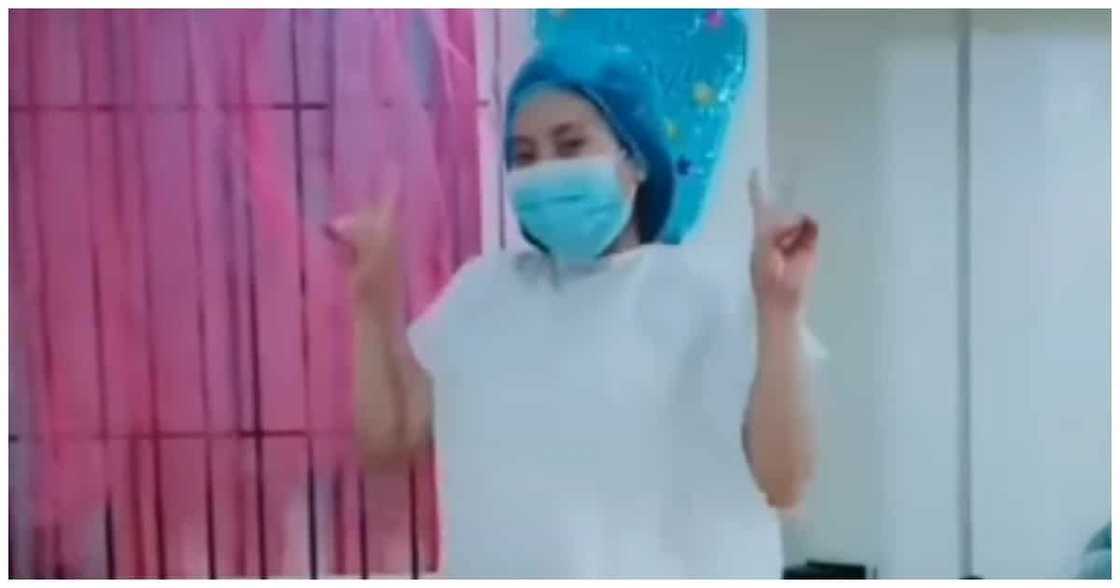 Mga buntis sa lying-in clinic, kinagiliwan dahil nakuha pang mag-TikTok bago manganak Mga buntis sa lying-in clinic, kinagiliwan dahil nakuha pang mag-TikTok bago manganak