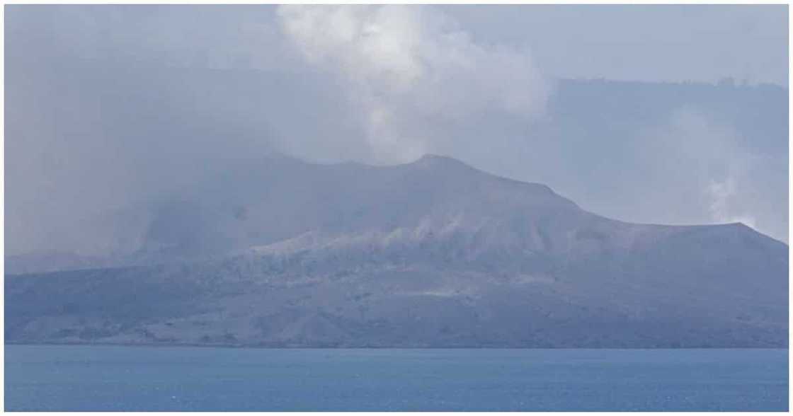 Mga tao sa Taal Volcano Island, pinalilikas dahil sa pag-aalburoto ng bulkan