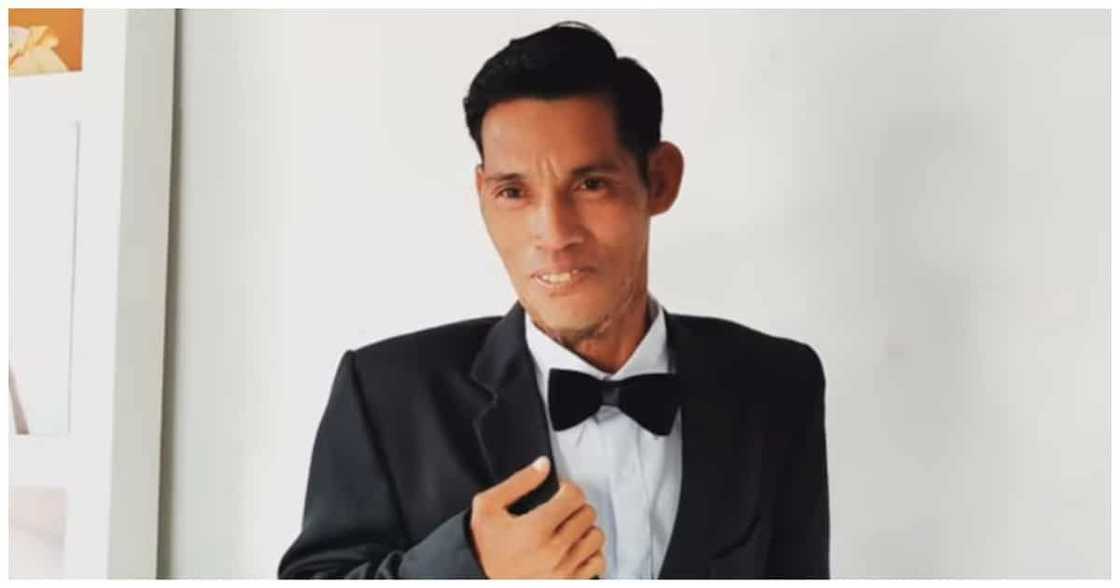 Tindero ng plastik, nabigyan ng makeover ng isang matulunging stylist Tindero ng plastik, nabigyan ng makeover ng isang matulunging stylist