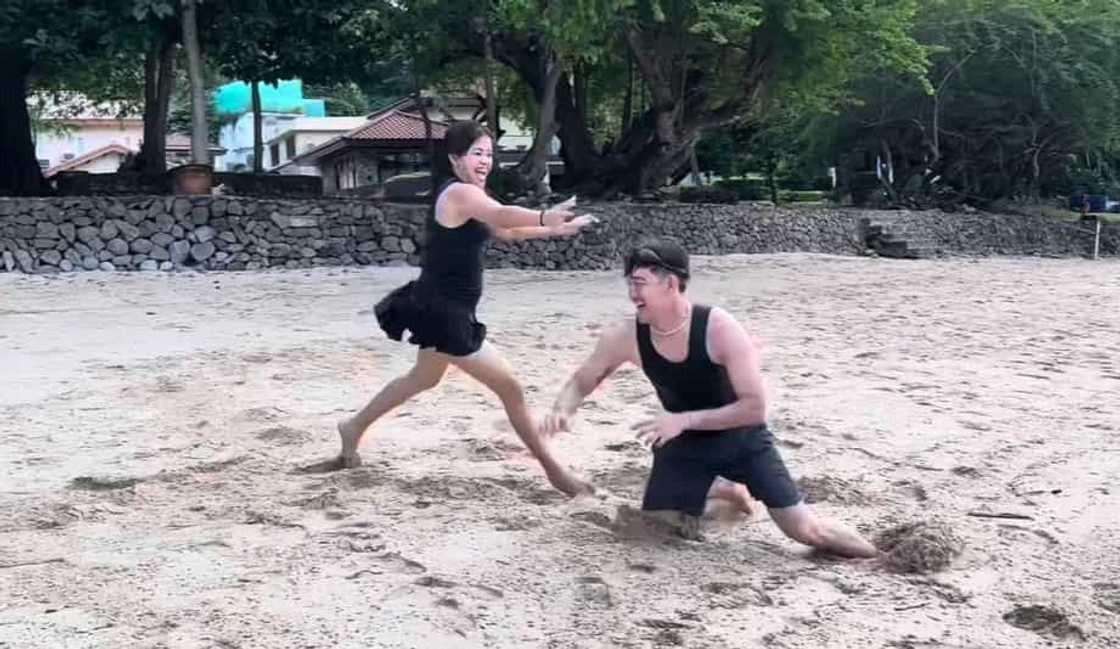 Melai Cantiveros, binahagi sa kanilang beach outing Melai Cantiveros, binahagi sa kanilang beach outing