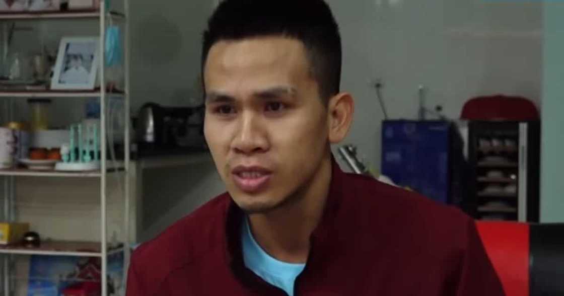 Delivery rider, nasagip ang 3 taong gulang na batang nalaglag sa apartment Delivery rider, nasagip ang 3 taong gulang na batang nalaglag sa apartment