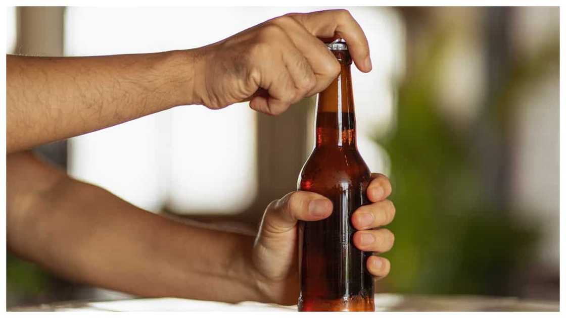 Lalaking kumasa sa 'Laklak challenge' na may premyong Php20,000, nasawi Lalaking kumasa sa 'Laklak challenge' na may premyong Php20,000, nasawi