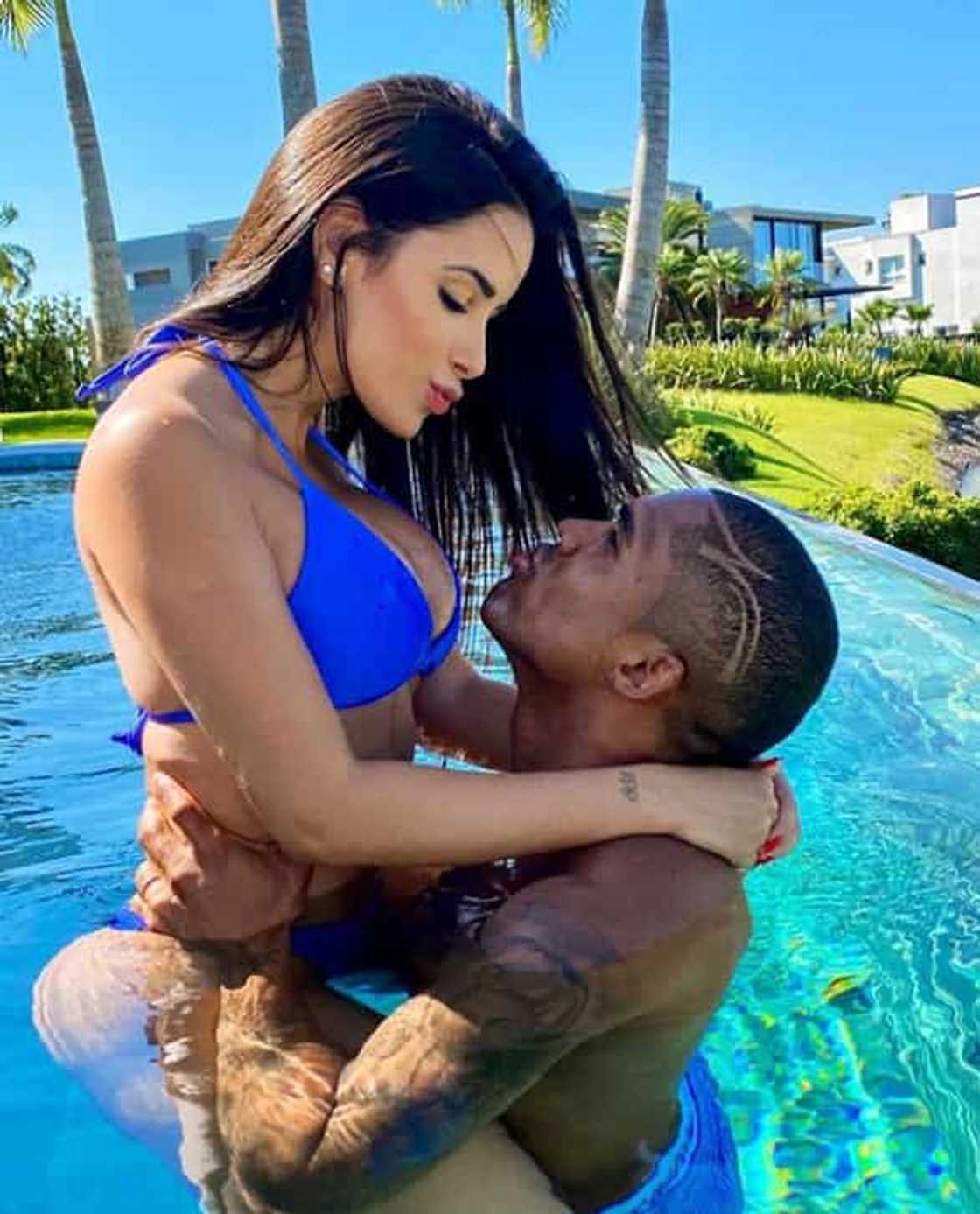 Juventus players wives and girlfriends Juventus players wives and girlfriends