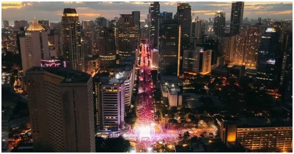 Miting de Avance ng 'Leni-Kiko tandem' sa Makati, pumalo na sa 750,000 Miting de Avance ng 'Leni-Kiko tandem' sa Makati, pumalo na sa 750,000
