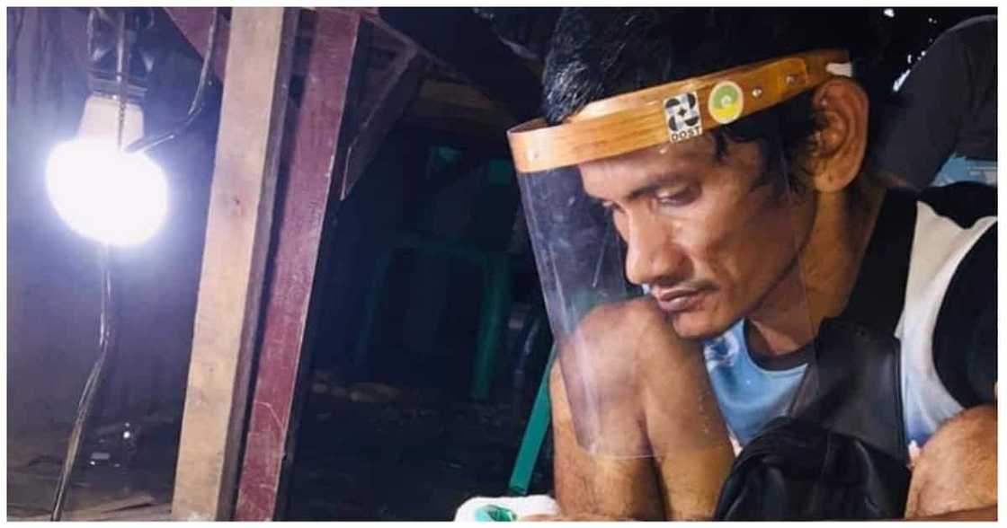 Ilang magsasaka sa Cotabato, hinangaan sa paggawa ng bamboo face shield Ilang magsasaka sa Cotabato, hinangaan sa paggawa ng bamboo face shield