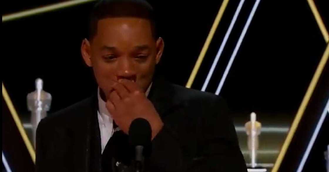 Will Smith, naluha sa acceptance speech sa Oscars matapos sampalin si Chris Rock Will Smith, naluha sa acceptance speech sa Oscars matapos sampalin si Chris Rock