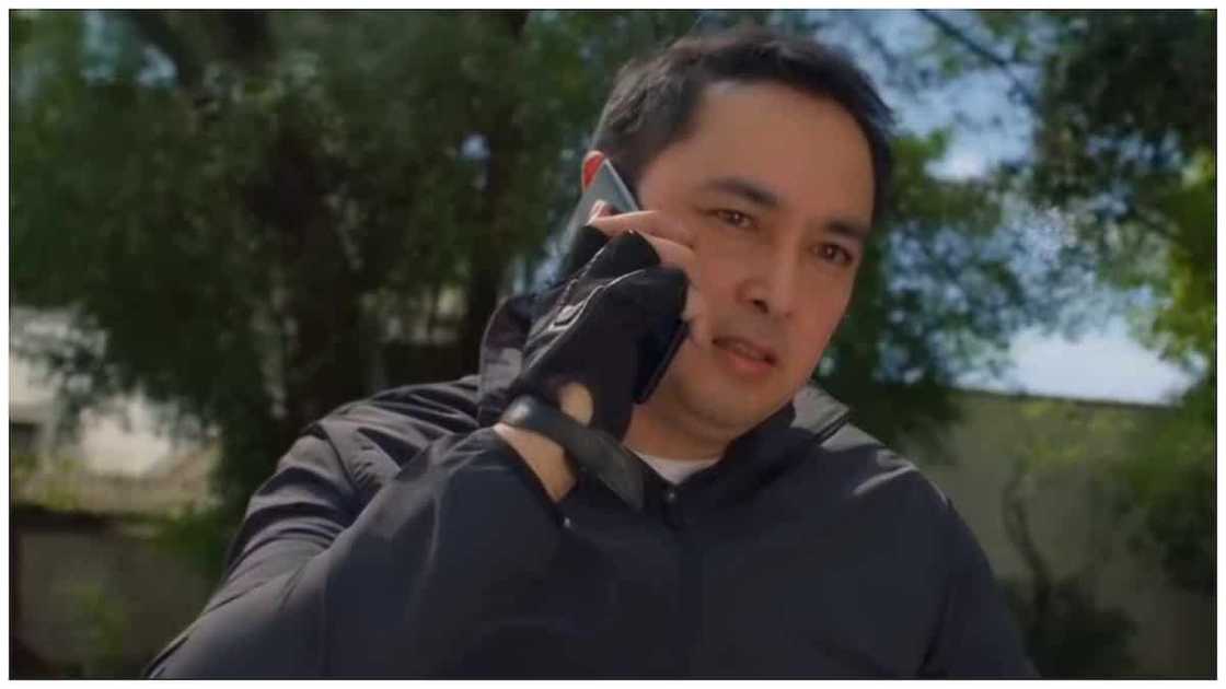 Cris Villanueva, nag-viral dahil sa kanyang 'feather' post Cris Villanueva, nag-viral dahil sa kanyang 'feather' post