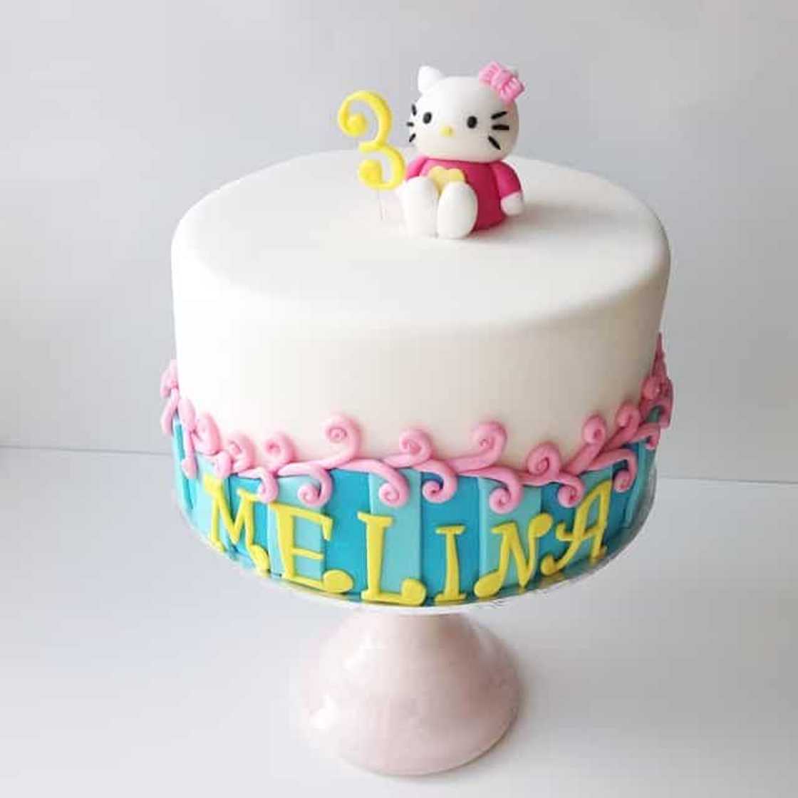 Hello Kitty cake design