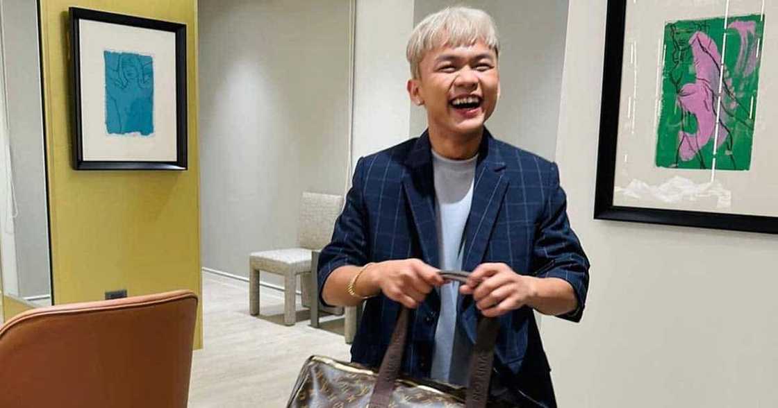 Buboy Villar, proud na pinost ang pic nila ni Paolo Contis at Betong Sumaya habang nagho-host ng “Eat Bulaga” Buboy Villar, proud na pinost ang pic nila ni Paolo Contis at Betong Sumaya habang nagho-host ng “Eat Bulaga”
