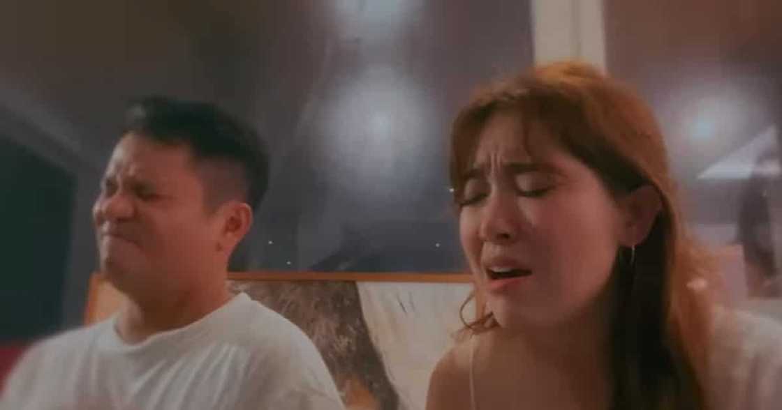 Ogie Alcasid gets emotional while helping Moira Dela Torre finish her song (@moiradelatorre)