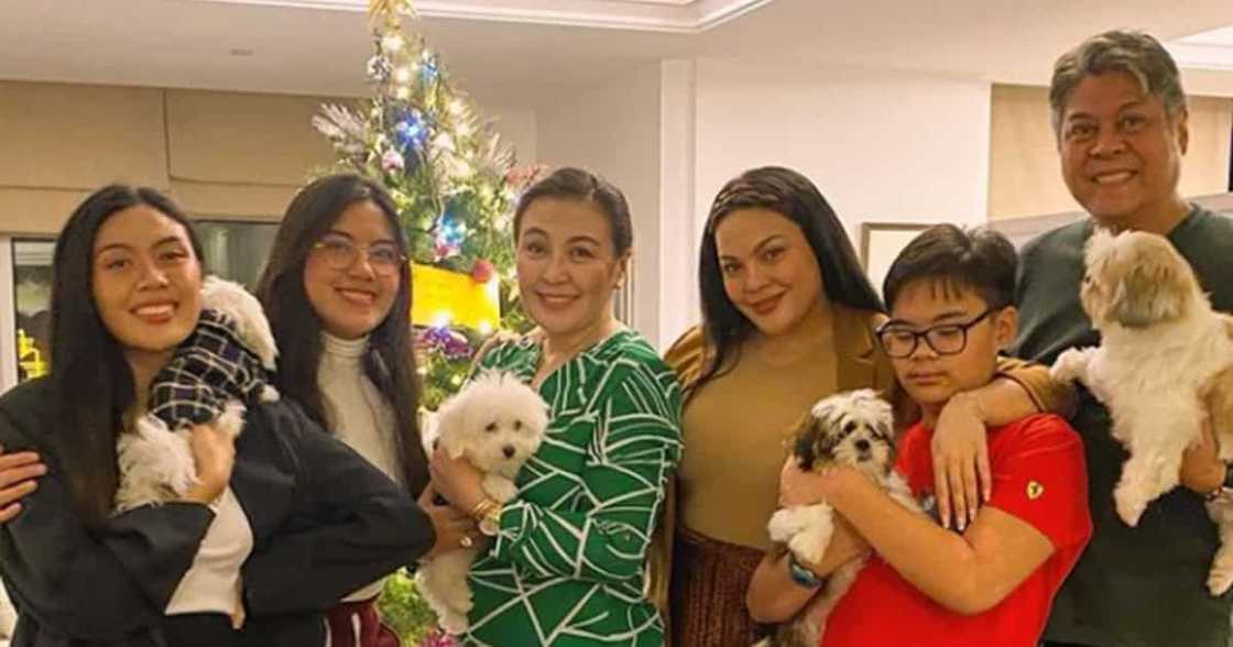 Sharon Cuneta's hilarious "#MisisNiKeanu" family photo goes viral on social media